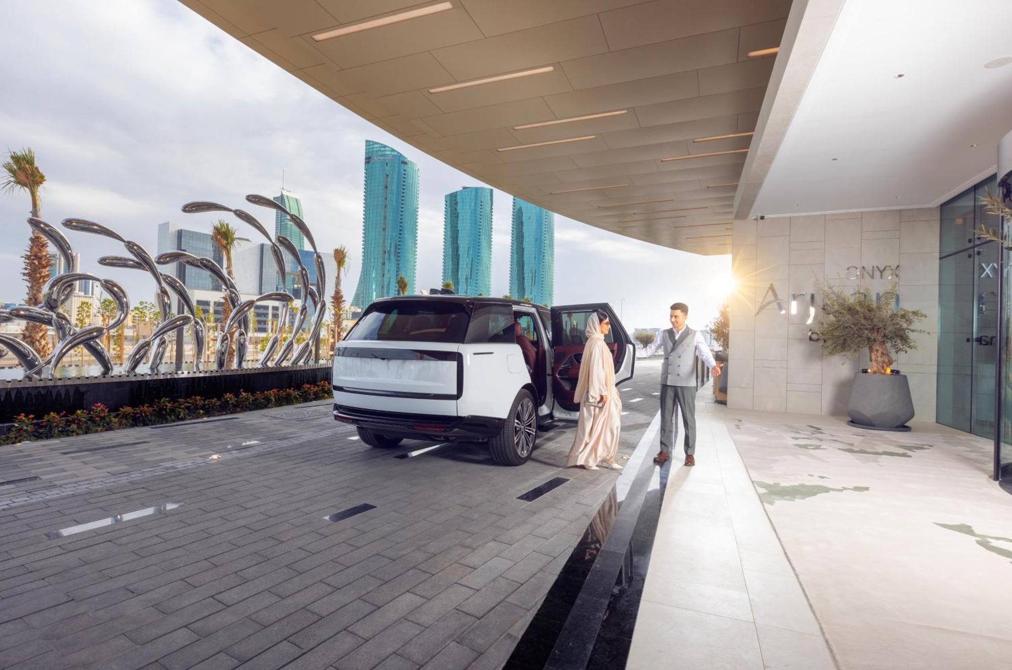 فندق Onyx Rotana المنامة المظهر الخارجي الصورة The drop-off area at the entrance of the hotel