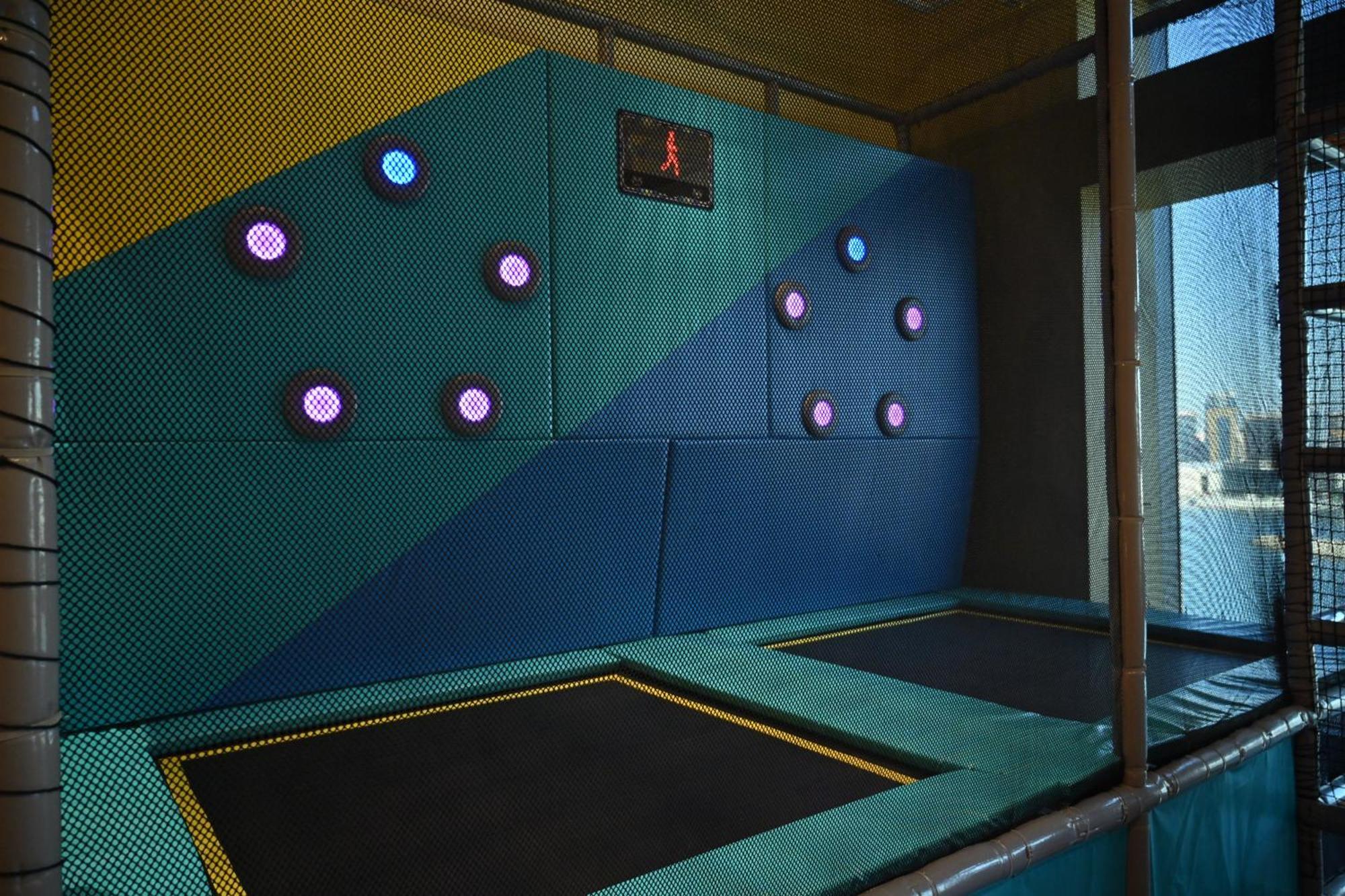 فندق Onyx Rotana المنامة المظهر الخارجي الصورة Climbing wall