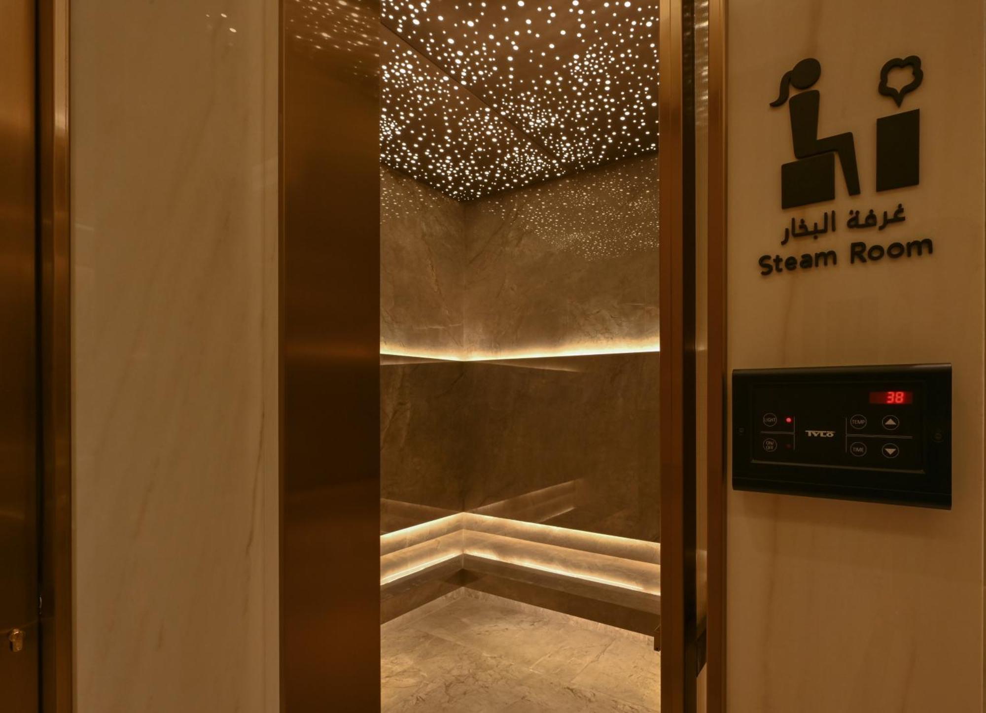فندق Onyx Rotana المنامة المظهر الخارجي الصورة A steam room in a hotel