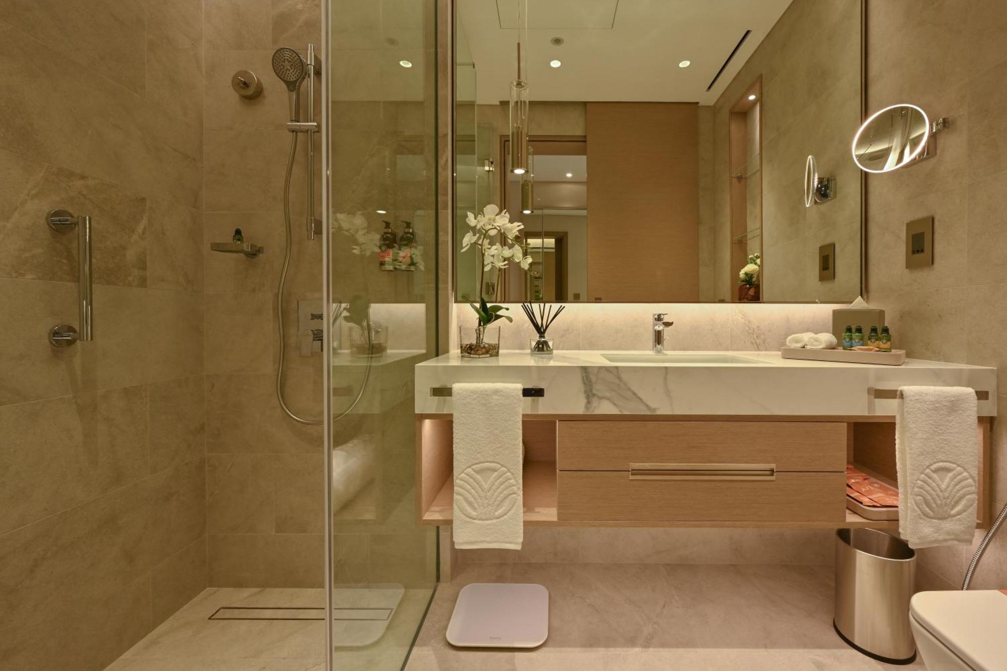فندق Onyx Rotana المنامة المظهر الخارجي الصورة A bathroom in a hotel